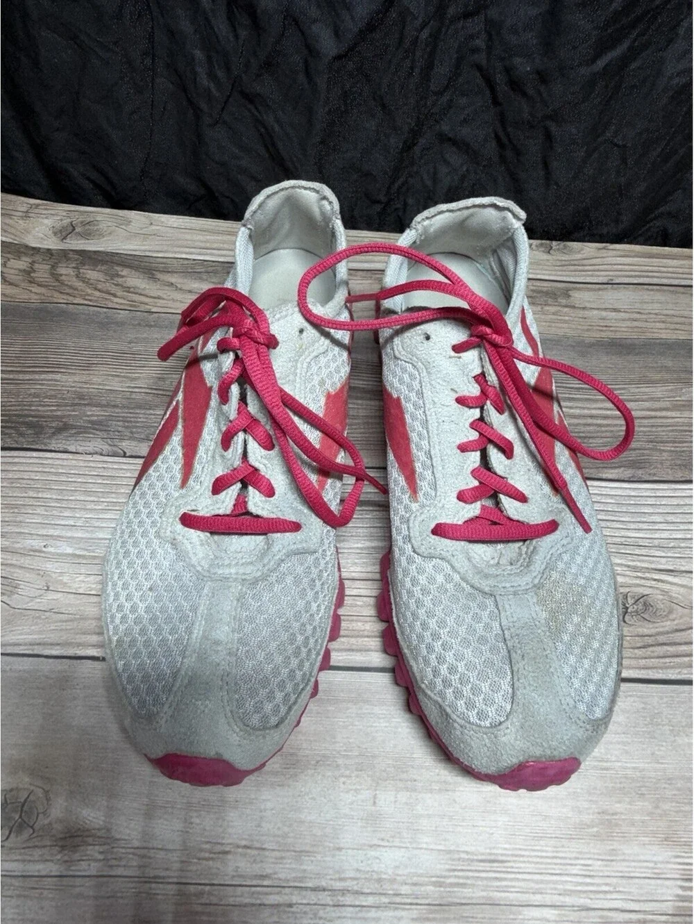 Women's Reebok Jogging Shoes Gray And Pink Size 6.5